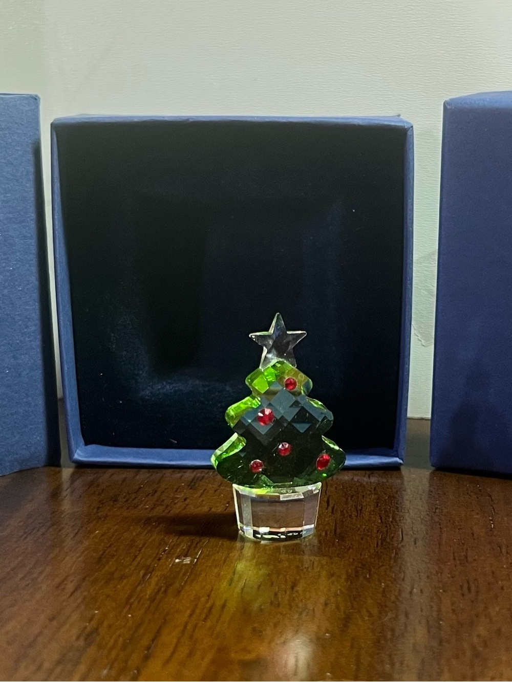Swarovski Green Crystal Christmas Tree with Red Ornaments Miniature - Picture 5 of 12